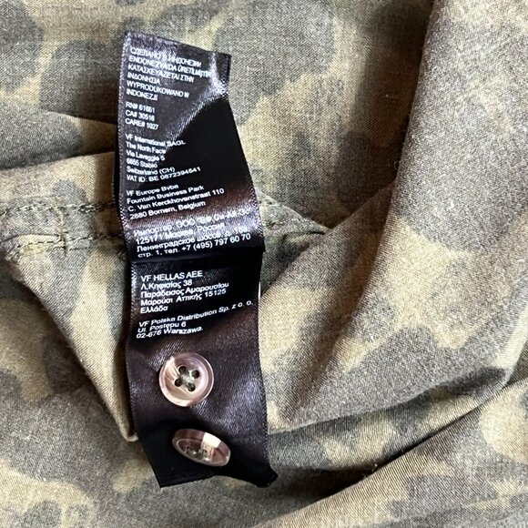 Vintage The North Face Blue Tab Green Camo Button Down Shirt - Picture 7 of 10